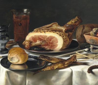 Pieter Claesz. Opstilling med skinke på tinfad samt røget sild, ølglas, kuvertbrød, sennepskrukke og rygeredskaber på et draperet bord, 1625