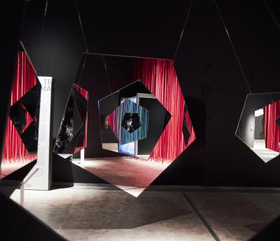 Olafur Eliasson. Turning Pentagonal Mirror Tunnel, 2018