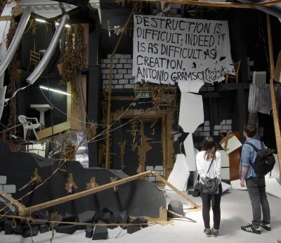 Thomas Hirschhorn “In-Between”, 2015. South London Gallery, England. Foto: Mark Blower 