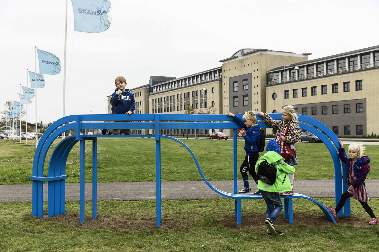 Jeppe Hein: Blue Modified Social Bench, 2013. Den Blå Planet