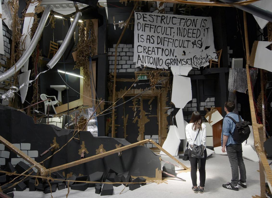 Thomas Hirschhorn “In-Between”, 2015. South London Gallery, England. Foto: Mark Blower 