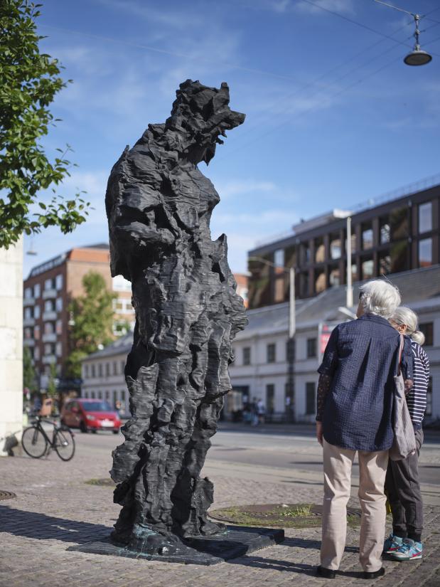 Bronzeskulptur af Christian Lemmerz opstillet på Amagerbrogade.