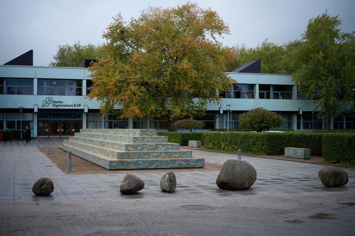 Herlev Gymnasium, Around The World af Henrik Plenge. Foto: Anders Sune Berg
